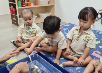 midwood-toddlers-sink-float-exploration-04