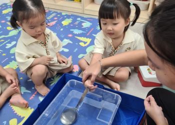 midwood-toddlers-sink-float-exploration-05