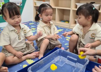 midwood-toddlers-sink-float-exploration-08