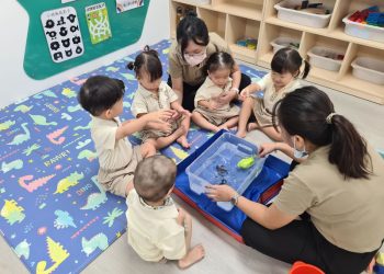 midwood-toddlers-sink-float-exploration-10