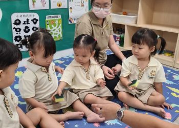 midwood-toddlers-sink-float-exploration-12